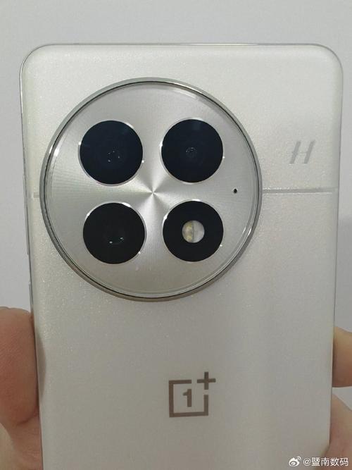 背部設(shè)計(jì)驚艷，6000mAh+100W+50W滿血快充！這款觸控產(chǎn)品同檔罕見(jiàn)
